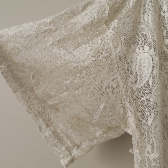 Lace kimono with tassels - Picture 2 of 3